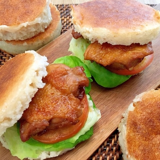 フライパンで米粉マフィン照り焼きチキンバーガー